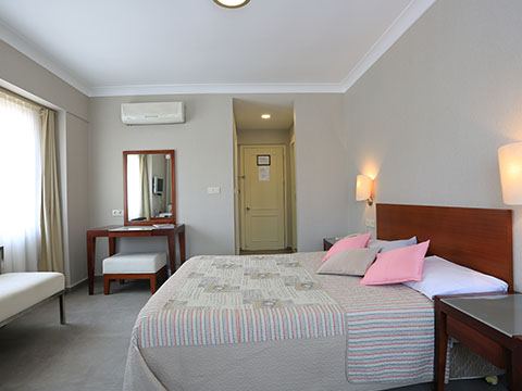 Summer Otel room detail